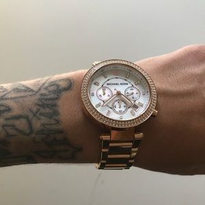 MICHAEL KORS ROSE GOLD WATCH